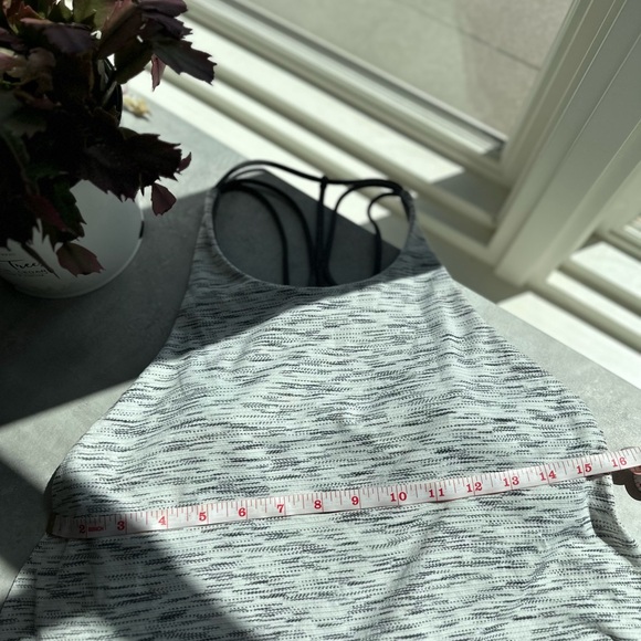 NWOT white & grey lululemon tank top - Picture 10 of 10
